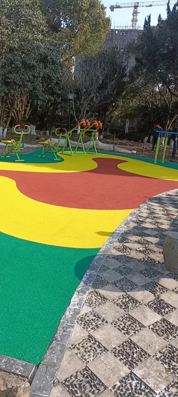 室外塑膠場地   兒童游樂設(shè)施場地   小區(qū)公園運(yùn)動場地   步道